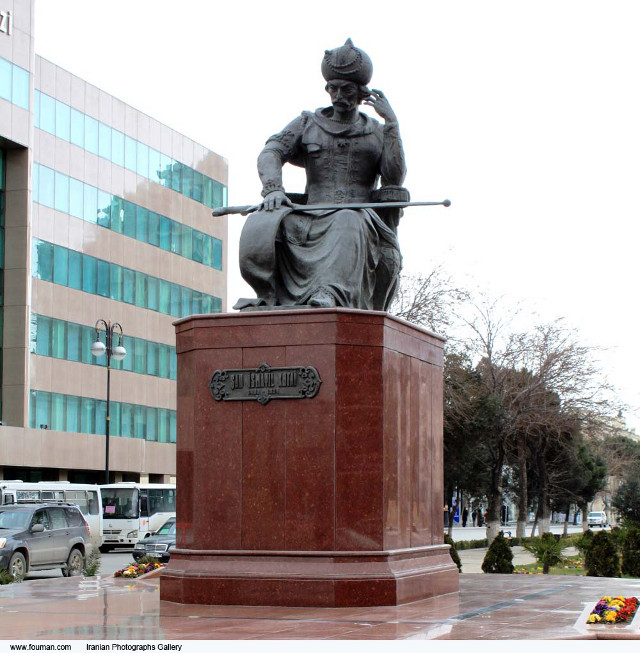 Baku_Shah_Ismail_Safavi_Statue